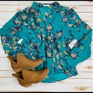 NWOT• Maurices Floral Top